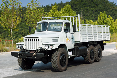 六驅(qū)EQ2100E6D/245越野專用車_東風6×6雙玻璃運輸車_3.5噸三軸運兵車