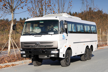 東風六驅30座越野型客車_190馬力城鄉(xiāng)村村通中巴車_6*6森林武警消防運兵車