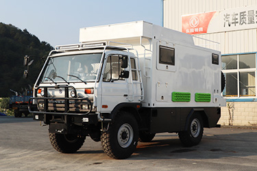 四驅(qū)EQ2070越野底盤改裝房車_190馬力4×4二噸半柴油運(yùn)兵車旅居車_東風(fēng)153個(gè)性化定制